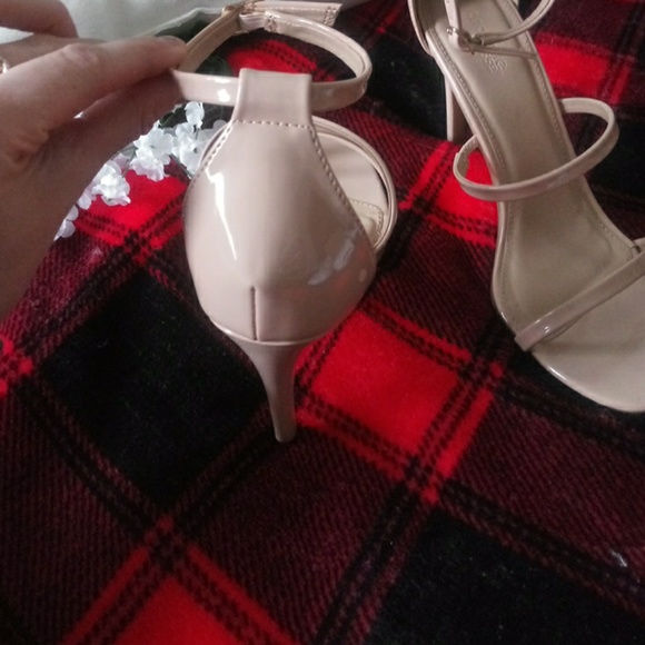 NWT patent faux leather strappy heels - Picture 3 of 8